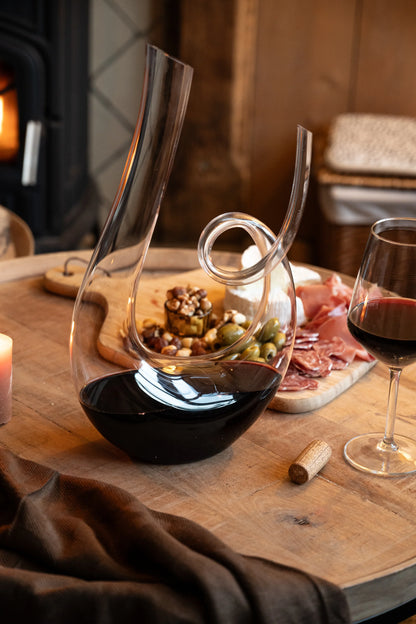 Zijaanzicht Infinité decanteerkaraf met kruldesign